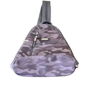 Baggallini gray camouflage zip bag in excellent condition